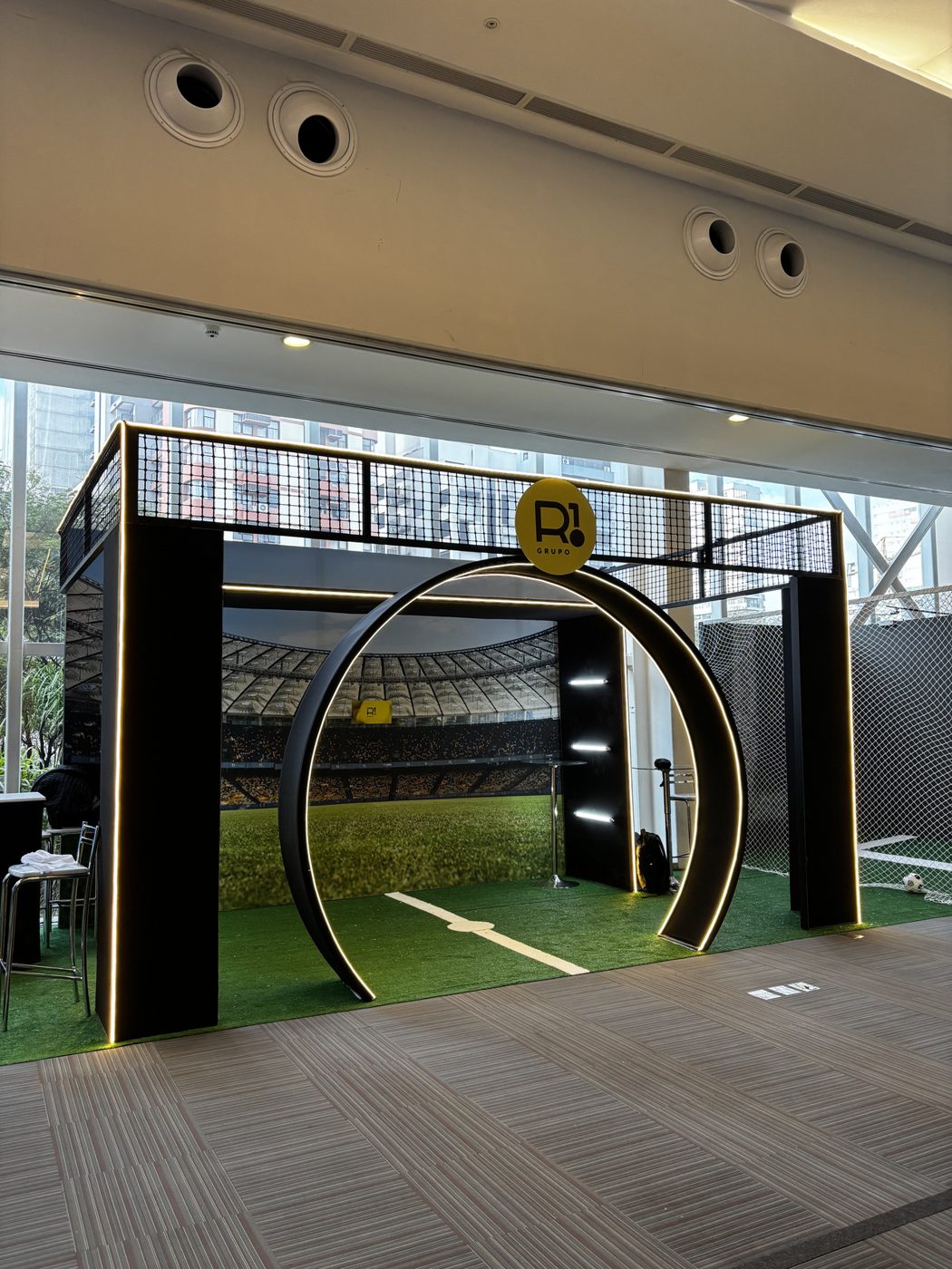 Entrance tunnel — TES set-design project