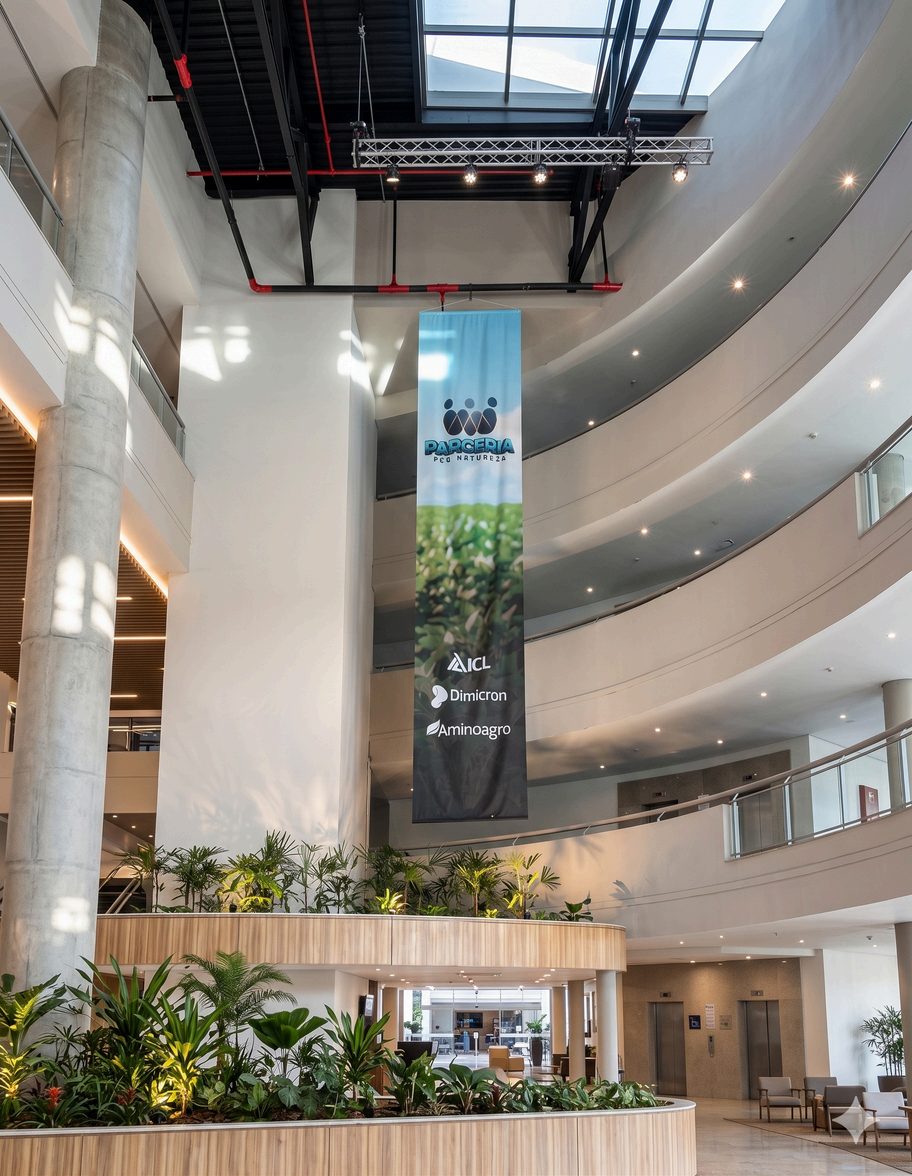 Totems and banners — TES Cenografia ESG